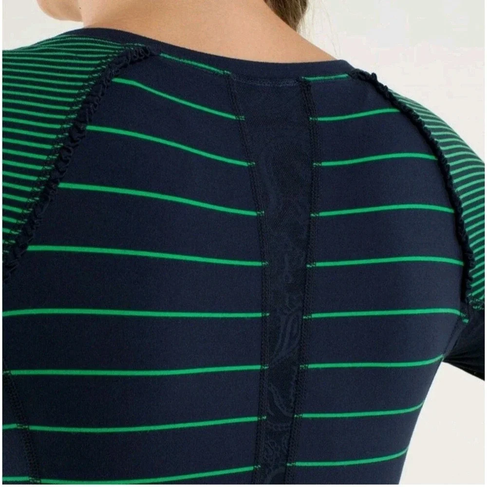 Lululemon Full Tilt‎ Long Sleeve Slalom Stripe Inkwell/Hyper Stripe Womens Sz 6